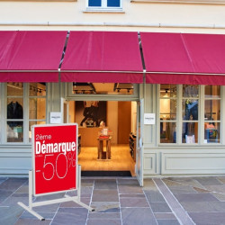 Affichage extérieur devant un magasin