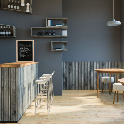 Tableau d'écrieure en ardoise et bois dans salle de restaurant